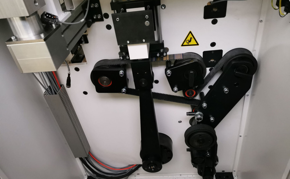 Stroj za proizvodnju kartonskih kutija