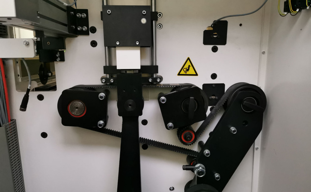 Stroj za proizvodnju kartonskih kutija