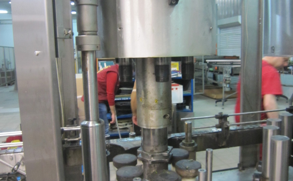 Servis i rekonstrukcija linije za punjenje jakih alkoholnih pića u male bočice