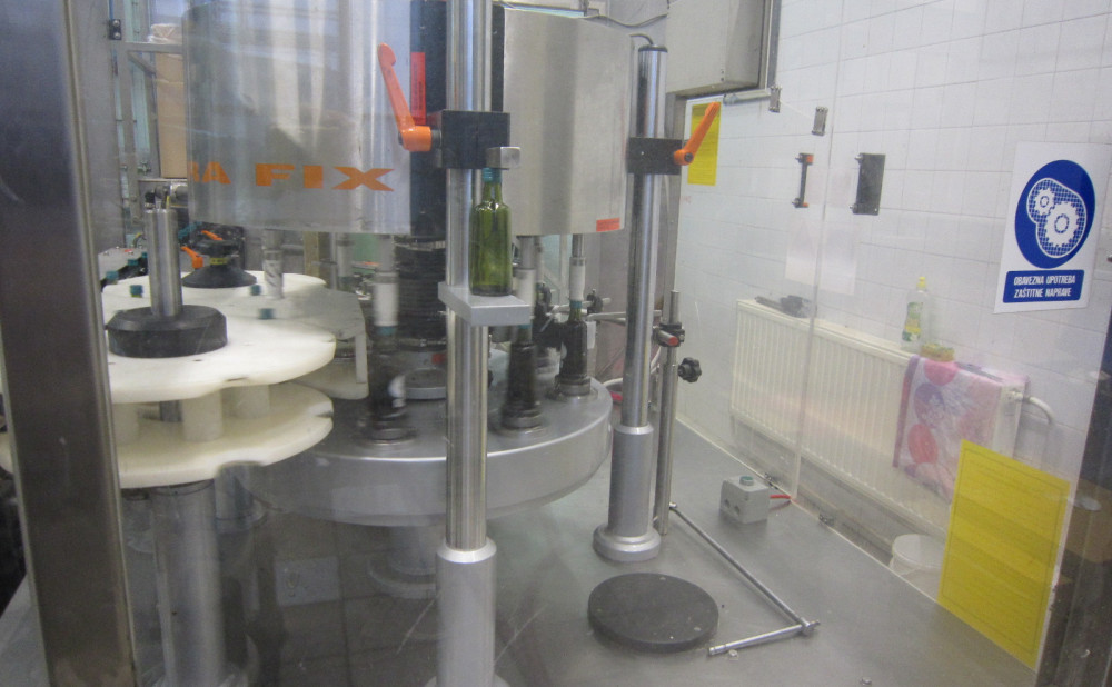 Servis i rekonstrukcija linije za punjenje jakih alkoholnih pića u male bočice